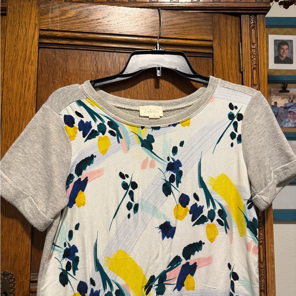 Deletta Multicolor Patterned Top - Picture 2 of 9